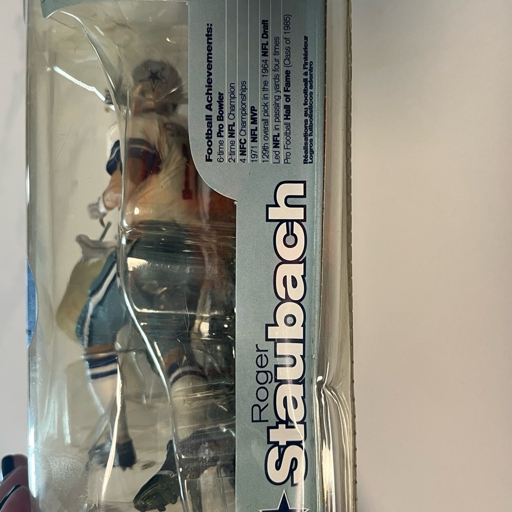 NFL Legends Action Figure - Picture 3 of 5